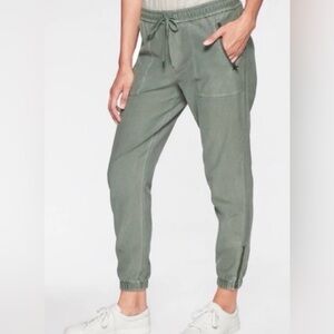 Athleta Farallon Jogger Pants Cypress Green, Size 12P excellent used condition